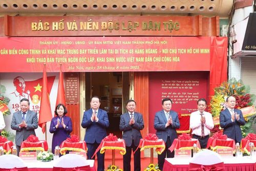 Hà Nội: Gắn biển công trình, khai mạc trưng bày triển lãm tại di tích 48 Hàng Ngang
