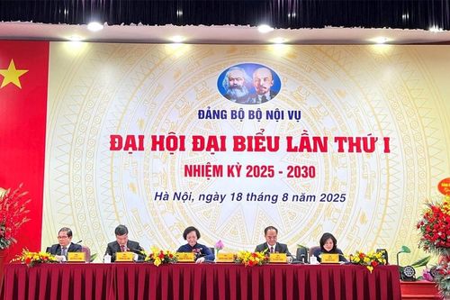 Phó Thủ tướng Thường trực Chính phủ Nguyễn Hòa Bình dự Đại hội Đảng bộ Bộ Nội vụ lần thứ I