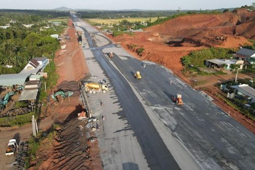Đầu tư công ngành xây dựng: 'Cuộc đua nước rút' để về đích