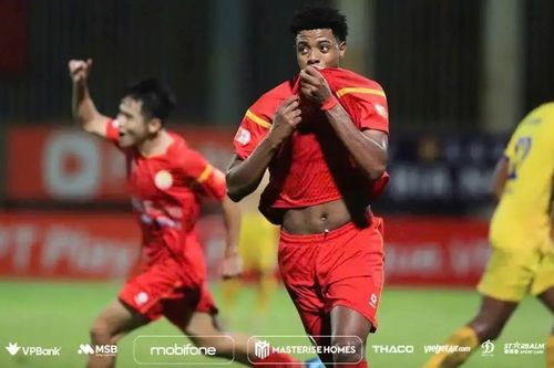 Hai tân binh có màn 'chào sân' V-League ấn tượng