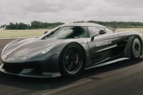 Koenigsegg Jesko Absolut lập kỷ lục tốc độ mới