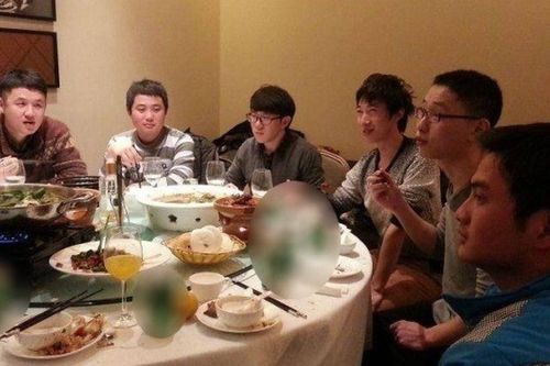 Tôi thoát khỏi nhóm chat lớp sau buổi họp lớp 20 năm ra trường