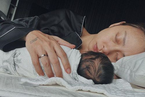 Vợ chồng Ngô Thanh Vân – Huy Trần lập 8 quy tắc 'căng cực' khi chăm con, gây tranh luận