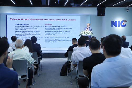 Đại sứ Anh tiết lộ bí quyết để Việt Nam 'thắng' trong ngành bán dẫn giá trị cao