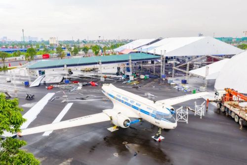 Nhiều loại máy bay từ quá khứ đến hiện tại hội tụ ở Triển lãm quốc gia