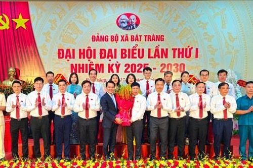 Ủy viên Ban Thường vụ Thành ủy, Chủ nhiệm Ủy ban Kiểm tra Thành ủy Hà Nội Hoàng Trọng Quyết:Xây dựng xã Bát Tràng phát triển toàn diện, bền vững