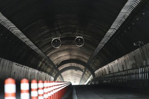 Hầm xuyên núi cao tốc Vũng Áng - Bùng trước ngày thông tuyến