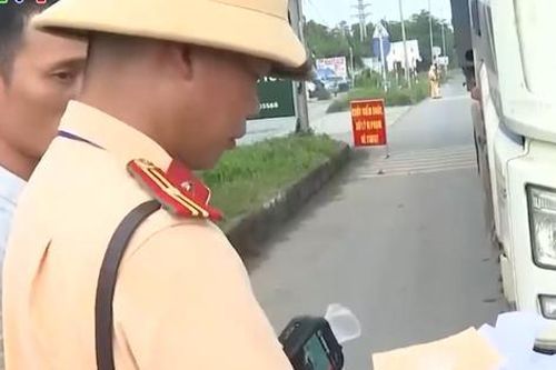 CSGT Hà Nội xử lý trên 1.600 xe kinh doanh vận tải vi phạm sau 20 ngày tổng kiểm soát