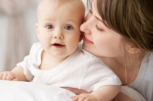Vì sao mẹ ít sữa và cách khắc phục đơn giản để sữa về nhiều hơn