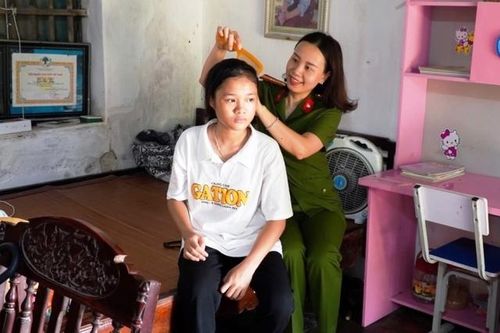 'Mẹ đỡ đầu' nâng bước những số phận mồ côi