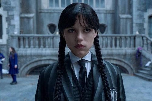 'Wednesday 2' và những câu hỏi còn để ngỏ: Tương lai nào cho 'Chị Tư' và 'Bé Sói'?