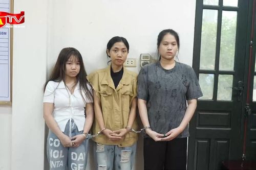 Đột kích 'tiệc sinh nhật ma túy' trong phòng trọ ở Long Biên