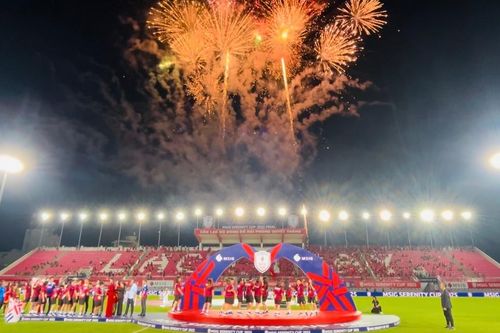 Pháo hoa thắp sáng sân Lạch Tray tại lễ trao giải AFF Cup nữ 2025
