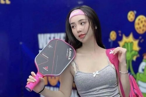 Pickleball nghiệp dư lần đầu áp dụng máy đo kiểm định vợt