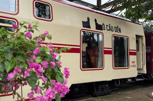 Đoàn tàu du lịch 2 tầng đầu tiên của Hà Nội