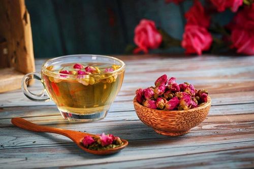 Tác dụng ít biết của trà hoa hồng