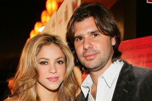 Shakira hẹn hò bạn trai cũ