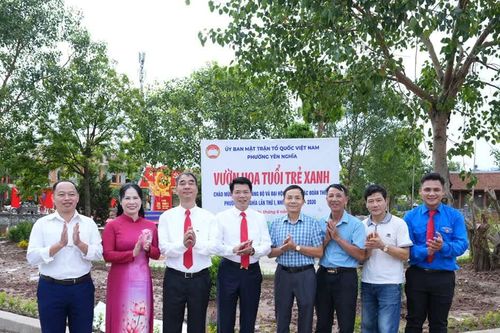 Yên Nghĩa gắn biển công trình 'Vườn hoa tuổi trẻ xanh' chào mừng Đại hội Đảng bộ phường