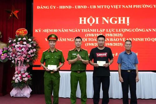 Phường Yên Hòa: khen thưởng những bông hoa đẹp trong phong trào Toàn dân bảo vệ an ninh Tổ quốc