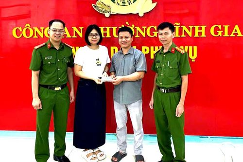 Bỏ quên gần 80 triệu ở ATM, nhận lại nhờ tấm lòng cô giáo tốt bụng
