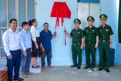 Huế: Bàn giao 4 nhà Đại đoàn kết cho hộ nghèo ở biên giới