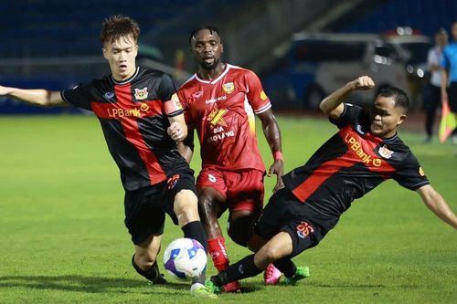 Cầu thủ nội vượt ngoại binh ở vòng 1 V-League 2025/26