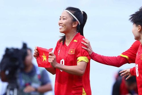 Huỳnh Như giải 'cơn khát bàn thắng', truyền tải thông điệp cảm xúc sau trận thắng Thái Lan