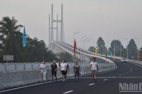 Không khí trên cầu Rạch Miễu 2 trước giờ khánh thành