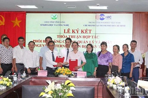 Vĩnh Long ký kết hợp tác tăng cường quản lý và phát triển tài nguyên Internet