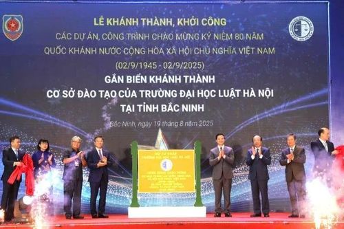 Phó Thủ tướng Lê Thành Long dự Lễ gắn biển khánh thành Cơ sở đào tạo của Trường đại học Luật Hà Nội tại Bắc Ninh