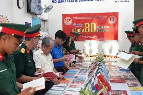 Cần Thơ triển lãm sách chuyên đề 'Tự hào 80 mùa Thu độc lập'