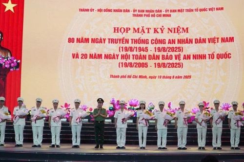 Công an Thành phố Hồ Chí Minh quyết tâm thực hiện tốt 6 điều Bác Hồ dạy