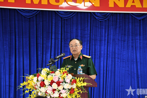 Bộ Tổng Tham mưu trao quà tặng người dân tỉnh Cà Mau