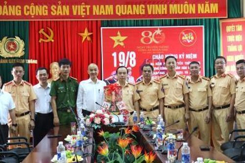 Phó Chủ tịch UBND TP Đà Nẵng thăm, chúc mừng đơn vị thuộc Cục CSGT