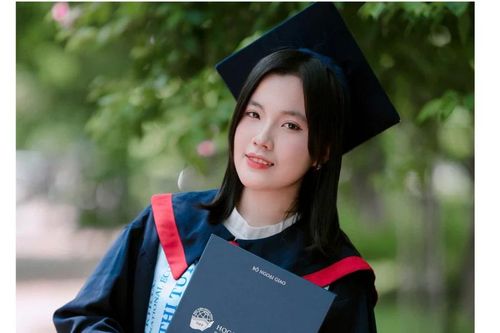 Từ đam mê Toán học đến thủ khoa ngành Kinh tế quốc tế: Hành trình nỗ lực của nữ sinh Ngoại giao