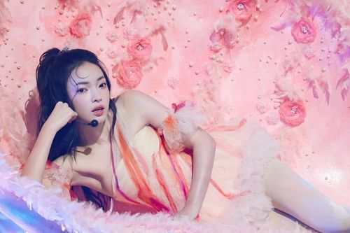 Netizen 'đổ tim' với cách rapper Binz ngọt ngào góp giọng hỗ trợ Châu Bùi tại 'Em xinh say hi'