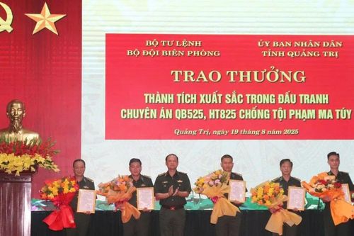 Quảng Trị: Khen thưởng Bộ đội Biên phòng triệt phá đường dây vận chuyển gần 300kg ma túy