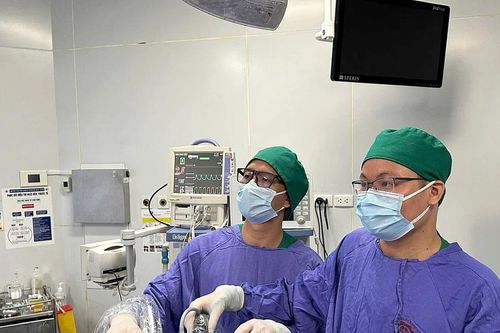 Phẫu thuật nội soi đường miệng điều trị ung thư tuyến giáp không vết sẹo