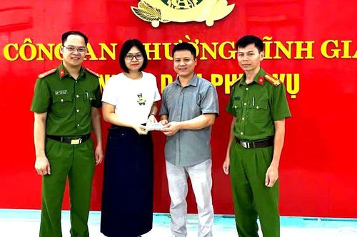 Nữ giáo viên ở Thanh Hóa trả lại gần 80 triệu đồng cho khách bỏ quên