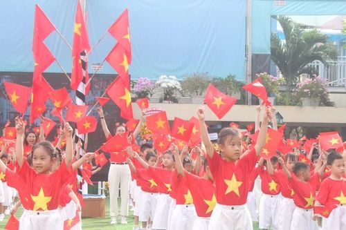 TPHCM tiếp tục thúc đẩy cho trẻ mầm non làm quen với tiếng Anh