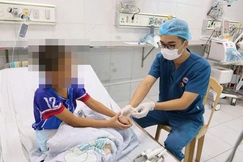 Cứu sống bệnh nhi 9 tuổi bị ngộ độc thuốc cai nghiện