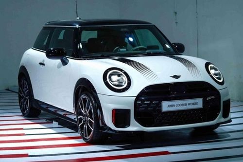 Cận cảnh Mini John Cooper Works 3 cửa vừa ra mắt tại Việt Nam, giá hơn 2,5 tỷ đồng