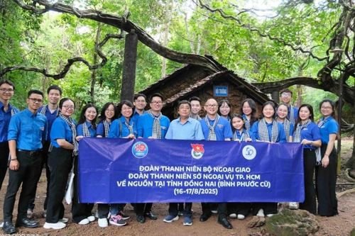 Hành trình về nguồn của tuổi trẻ ngành Ngoại giao: Tri ân, kế thừa và tiếp bước
