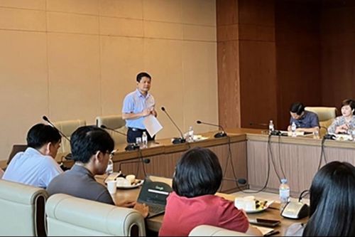 Chi bộ Vụ châu Âu - Bộ Ngoại giao tổ chức sinh hoạt chuyên đề 'Theo dấu chân Bác Hồ ở Pháp'
