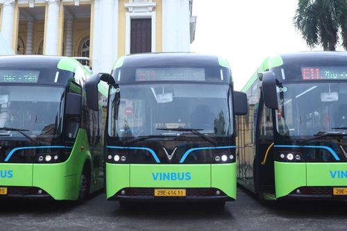 Hà Nội chính thức vận hành thí điểm tuyến buýt điện miễn phí E11