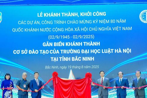 Phó Thủ tướng Chính phủ Lê Thành Long dự lễ gắn biển khánh thành cơ sở đào tạo Trường Đại học Luật Hà Nội tại tỉnh Bắc Ninh