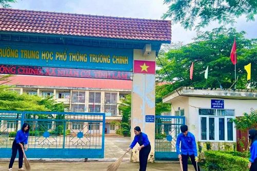 Bạn trẻ Lâm Đồng xuống đường vì môi trường xanh