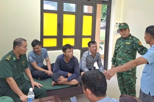 Liên tiếp xảy ra hai vụ đắm tàu ở Quảng Ninh, 15 thuyền viên được cứu