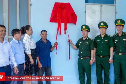 Khánh thành và bàn giao 4 nhà 'Đại đoàn kết' cho hộ nghèo vùng biên
