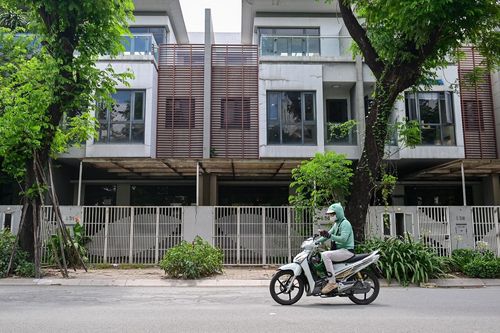 Khu đô thị 6.000 tỷ đồng ở Cát Lái: Biệt thự hoành tráng thành 'nhà hoang'
